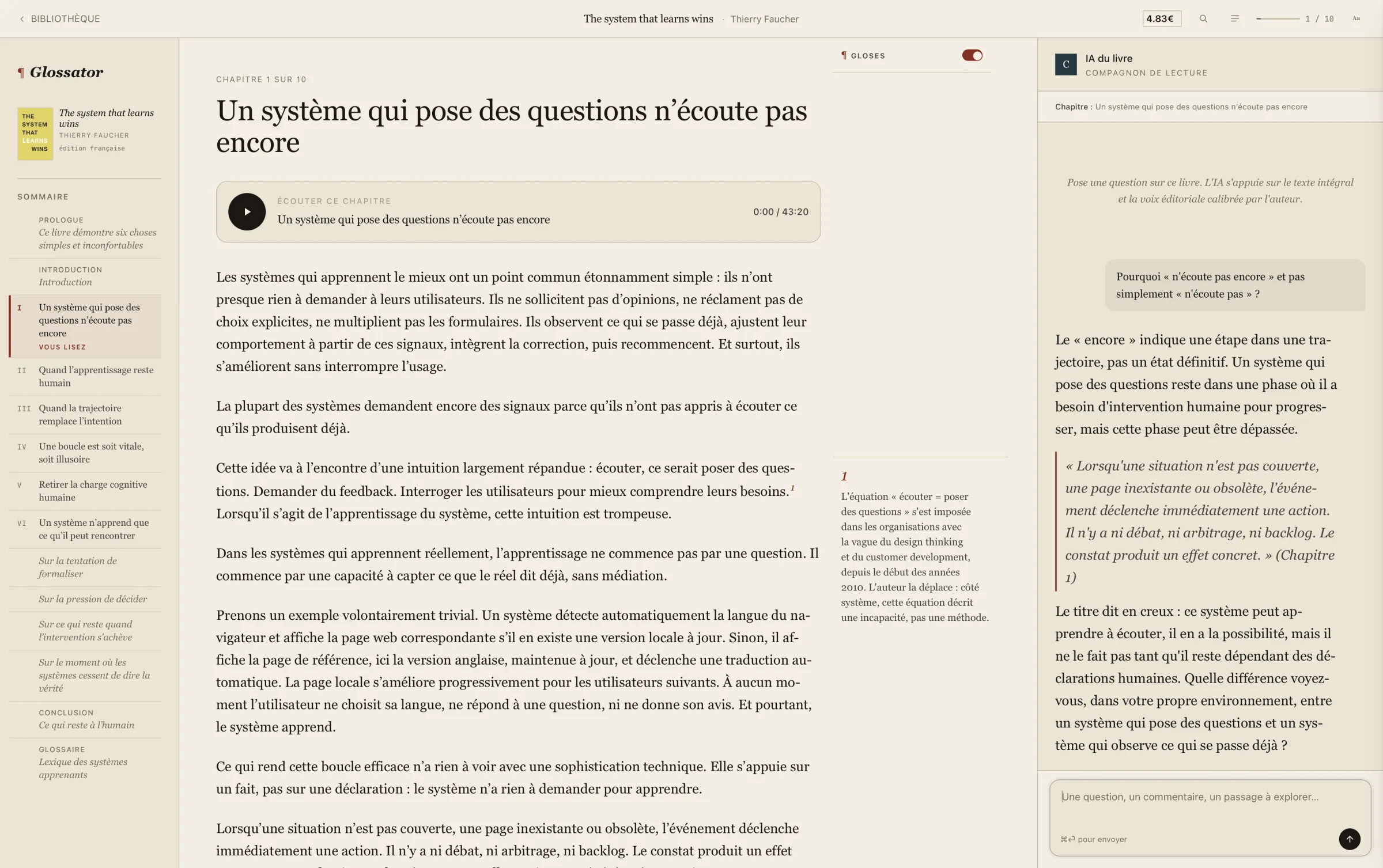 Page de lecture Glossator : à gauche le sommaire avec chapitres et charnières ; au centre le chapitre 1 de The system that learns wins ; à droite l'IA compagnon qui répond à une question sur le titre du chapitre.